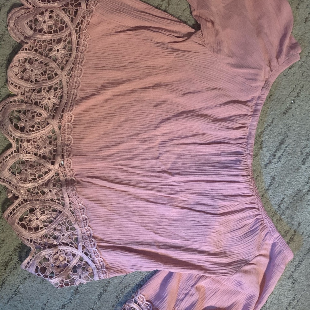 Off the shoulder quarter sleeve light pink shirt